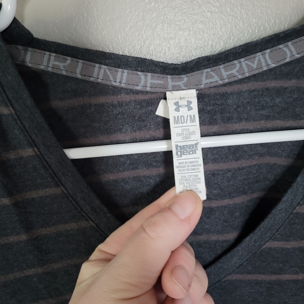 Under Armour Stripe V- Neck Tee- Size Medium - Picture 4 of 4